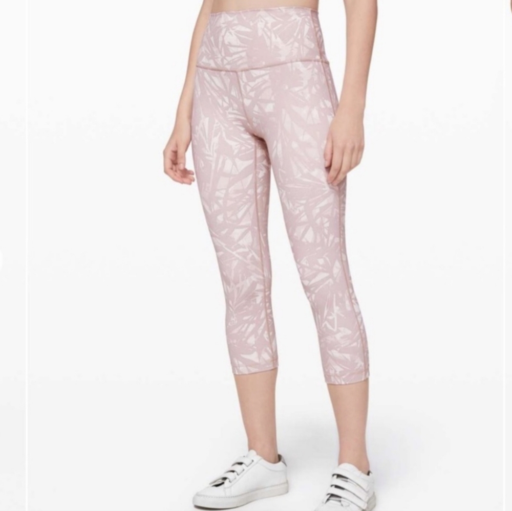 Lululemon High Rise Wunder Under Capris 8 - Picture 3 of 11